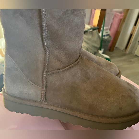 UGG tan boots - Picture 6 of 6
